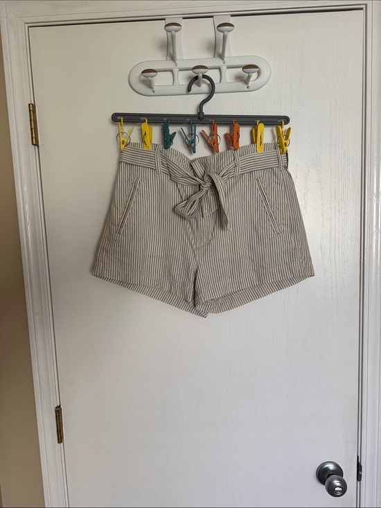 American Eagle Outfitters Pants - American Eagle Outfitters High-Waist Striped Tie-Front Shorts — Cream/Gray